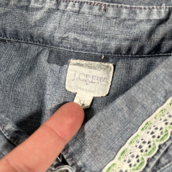 J Crew Vest Women's XL Blue Chambray Upcycled Lace Patchwork Cropped Button Up - Picture 4 of 8